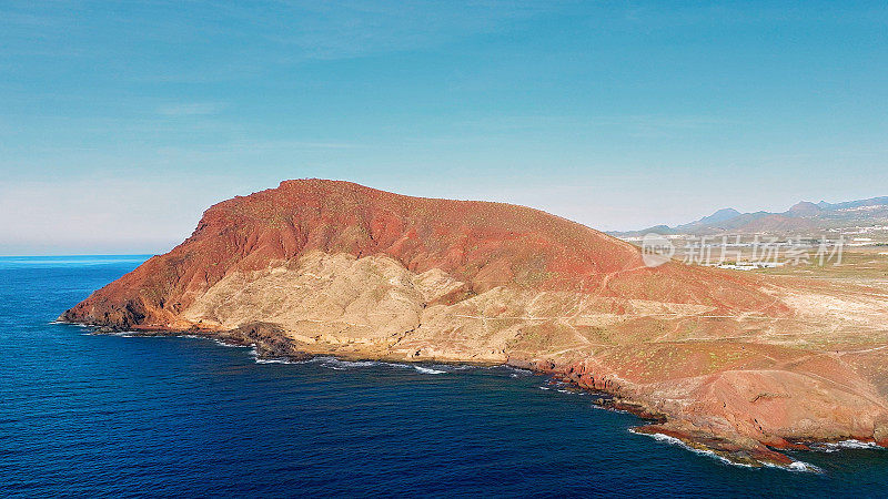 加那利群岛特内里费岛 El Medano 的红山鸟瞰图